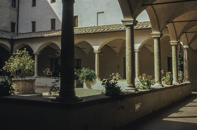 Cloistsers in Pienza 
