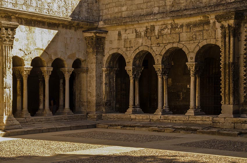 Saint-Trophime Cloisters